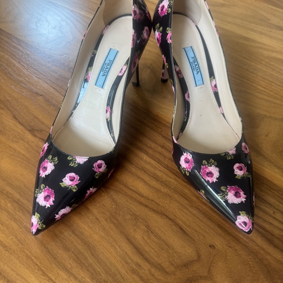 Prada Pink Rose-Print Patent Leather Pointed-Toe Heels (Size 7.5) - Picture 2 of 4